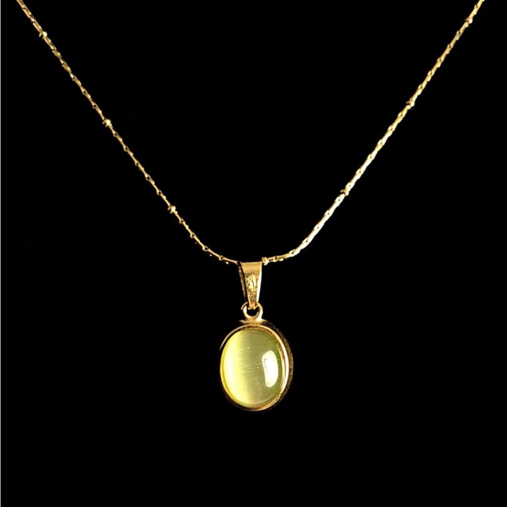 👙$5 Clear Out Sale👛 
Gold Minimalist Pendant Necklace with Cabochon Stone